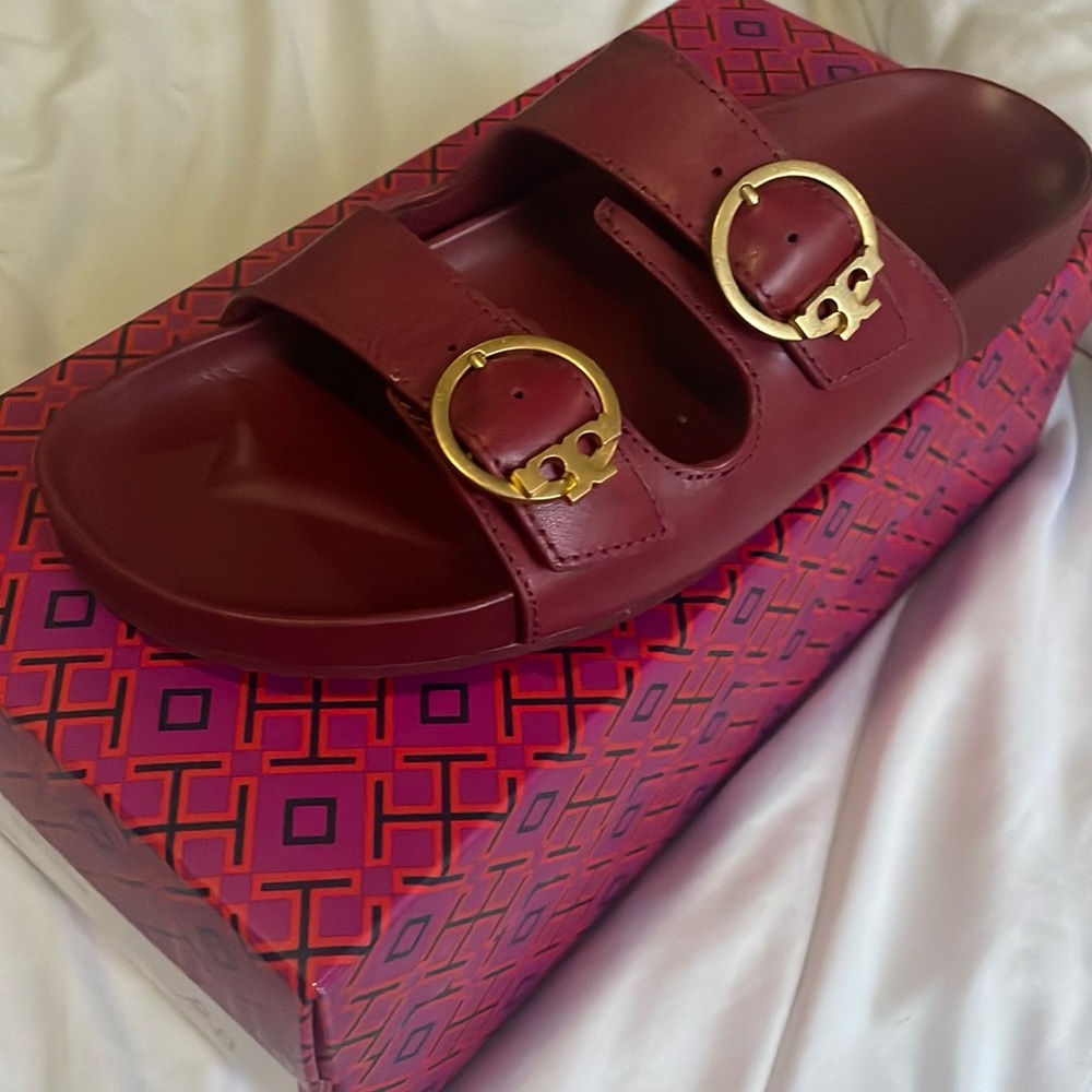 Tory Burch calf leather sandal . Dorf red buys it more like a burgundy